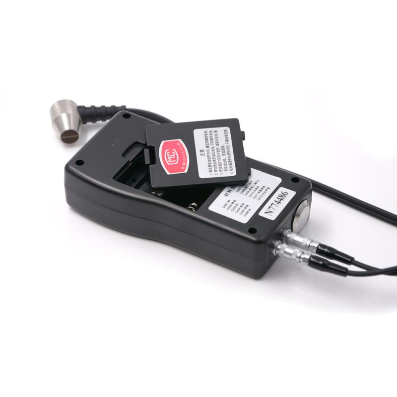 兰泰TM8812精密超声波测厚仪背部细节图