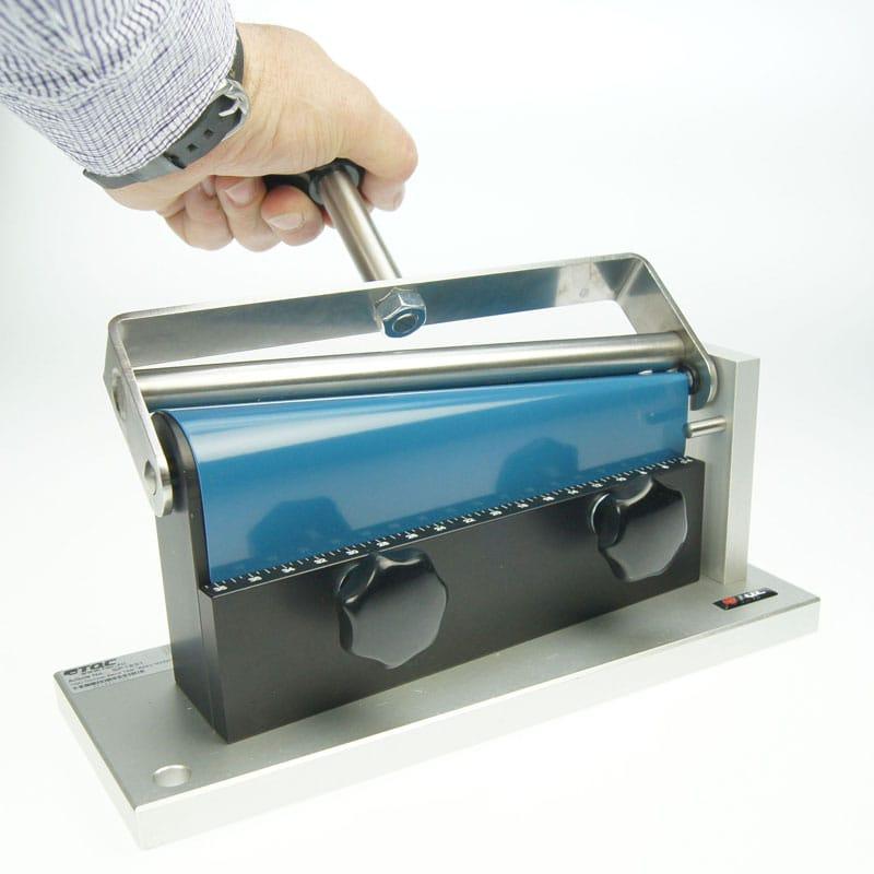 荷兰TQC SP1831锥轴弯曲测试仪实验图