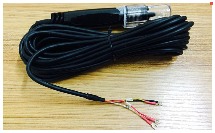 Real shot of Qiwei industrial PH meter plastic case with temperature compensation electrode