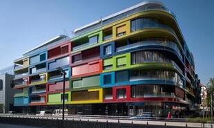 What is the role of color application in industrial buildings in improving production efficiency and ensuring safe production? Picture 1