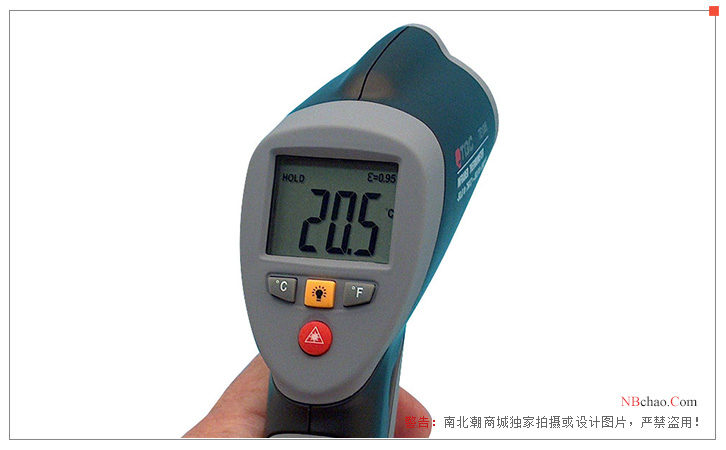 Detail of the display and keys of the TQC handheld infrared thermometer TE1005