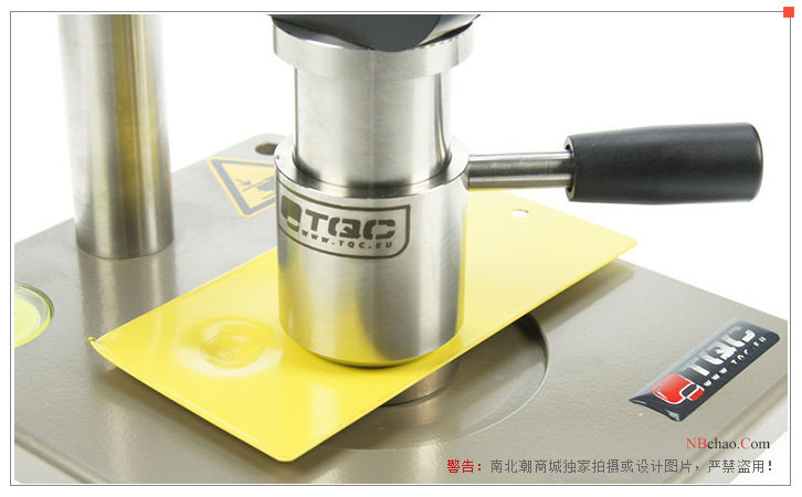 Detailed picture of SP1981 punch of Dutch TQC falling ball impact tester