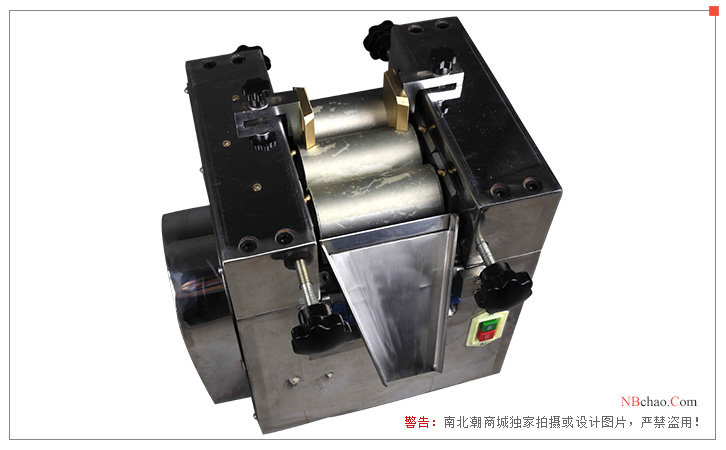Top view of MODERNERal laboratory three-roller Grinder XD-20-65/T (zirconia)