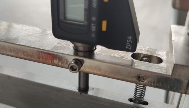 How to adjust the coating film thickness of the small laboratory coater? Picture 3