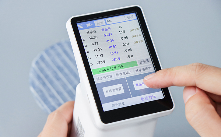 The LS175 can be operated by touching the screen Details of the domestic brand LS175 Colorimeter Figure 2