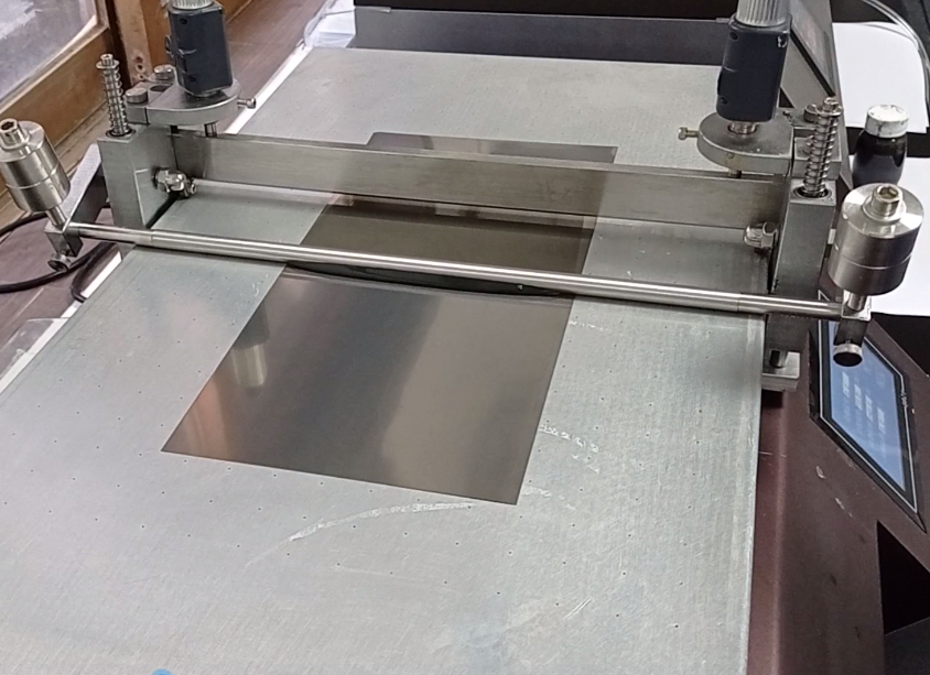 Experimental small coater coating epoxy resin film on metal iron plate performance testing experiment with Figure 1
