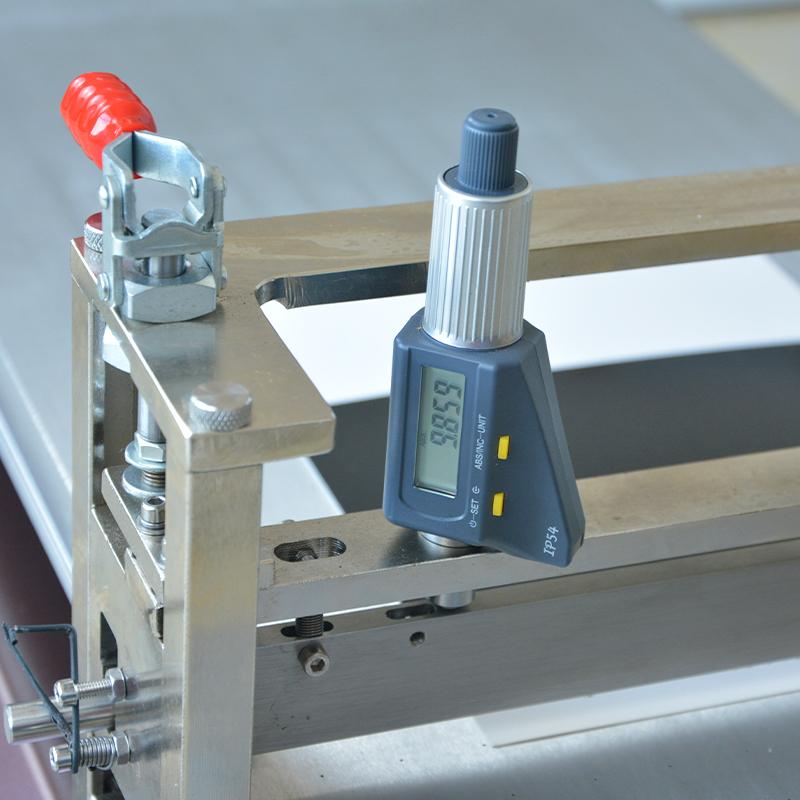 The application of the film coating machine in the making of photosensitive resin film is shown in Figure 1