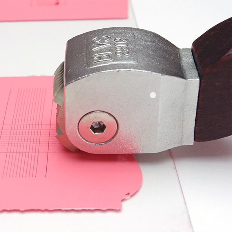 Adhesion meter by grid method to inspect the bonding force of the ship coating repair layer Figure 1