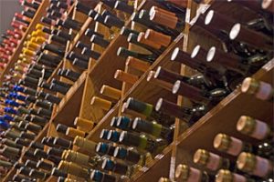 ONSETHOBO wireless logger KIT-ZW-TRH in wine storage application picture 1