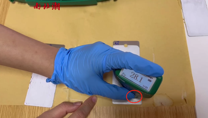 Picture 4 of the application of automatic coating machine on scraping epoxy resin on tinplate